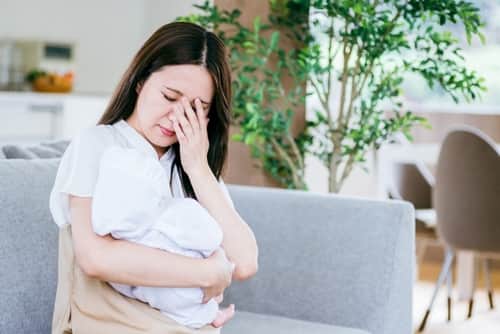 出産後の体調不良で生活に支障が出て悩むママ